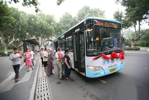 南京新投放的公交车（南京新式公交车）