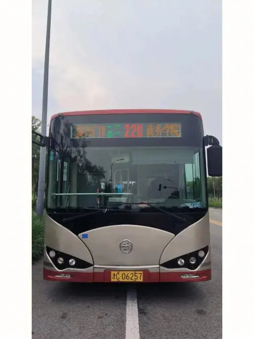 天津公交站牌广告投放价格，天津公交车广告