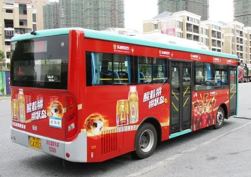 公交车车体广告，公交车车体广告图片