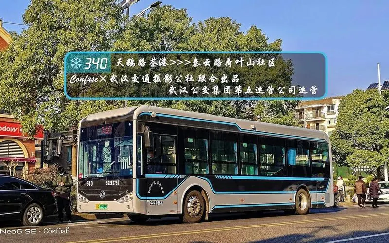 武汉公交车身广告多少钱（武汉公交站广告）