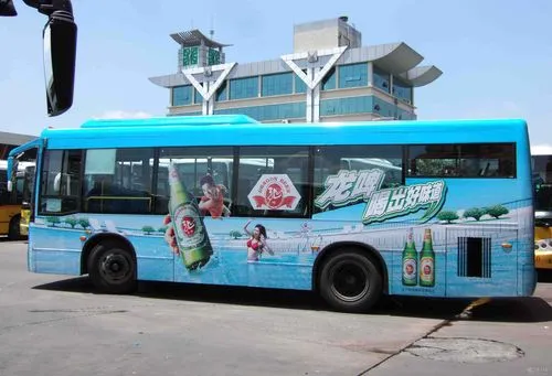 车身公交广告，公交车身的广告