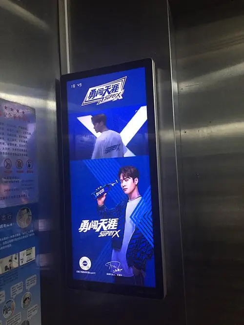 电梯间的广告机是怎么收费的（电梯里的广告费用贵吗）
