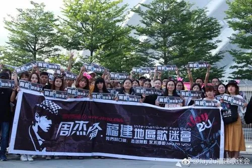 群星演唱会公交车广告（ 2018周杰伦福州演唱会时间地点交通 ）