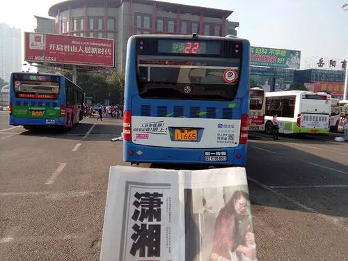 22路公交车车身广告（）