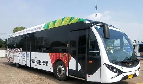 成都公交车身广告投放价格，在公交车车身做广告一年要多少钱