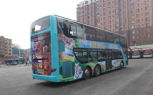 公交车身的广告（大连市公交车站广告）