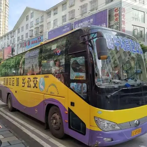 镇雄县公交广告，镇雄公交公司投诉电话