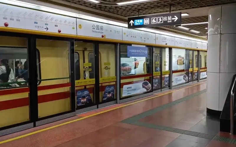 广州地铁上的广告，广州地铁的广播系统