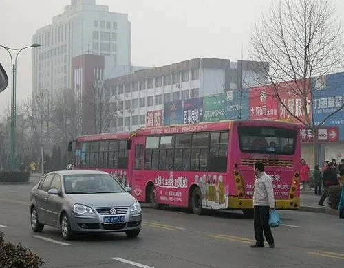 山东公交车车身广告价格表（淄博公交车广告价格）