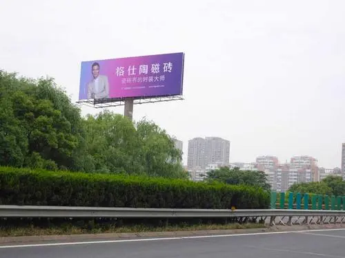 高速路口大牌广告投放