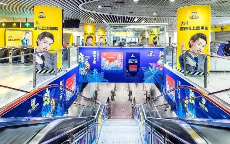 地铁播放广告投放多少钱一天啊，地铁广告投放一个月多少钱