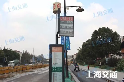 上海公交的站台广告，上海公交站
