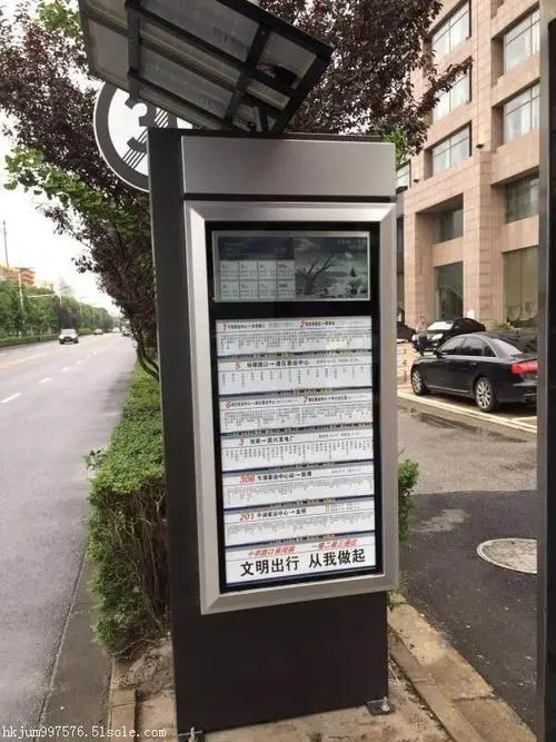 在公交站牌或者大屏投广告怎么收费（上海公交站牌广告投放价格）