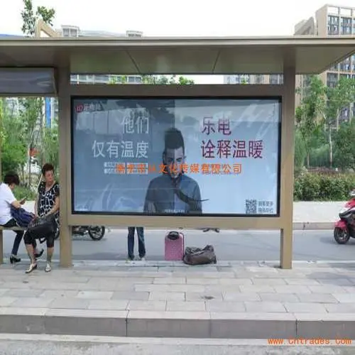 公交站台广告怎么收费（上海公交站台广告）