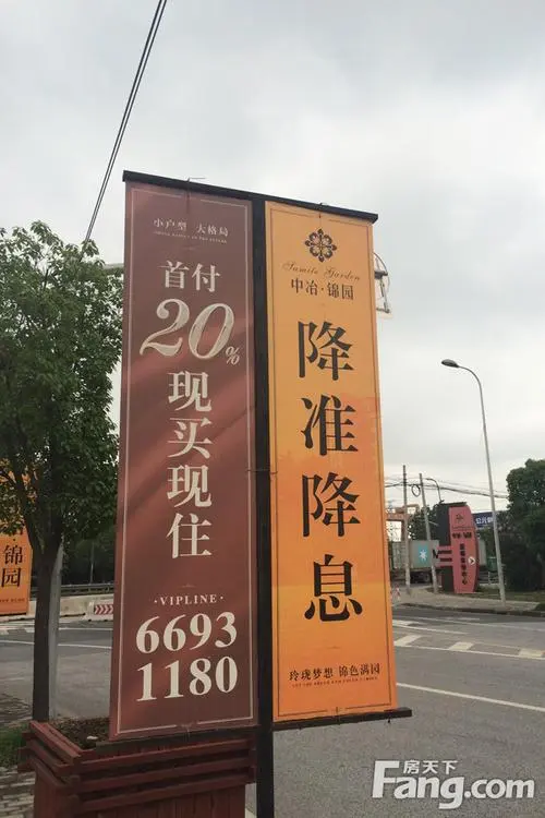 小区门口的广告牌多少钱每个月（小区的广告牌多少钱一个月）