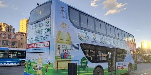 赤峰公交车广告，公交车身的广告