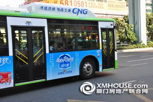 厦门公交车站广告，厦门公交车上