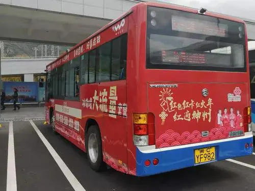 泉州做公交车广告多少钱（公交车站的广告多少钱）