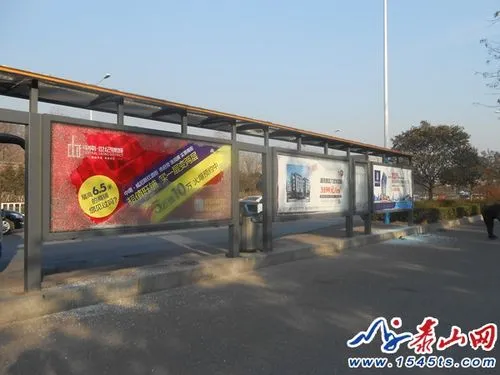 河南公交站台广告，公交站台广告牌装在长凳上