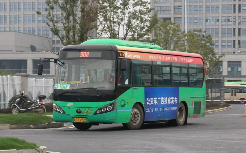 公交车上的广告怎么收费，江山公交车做广告怎么收费