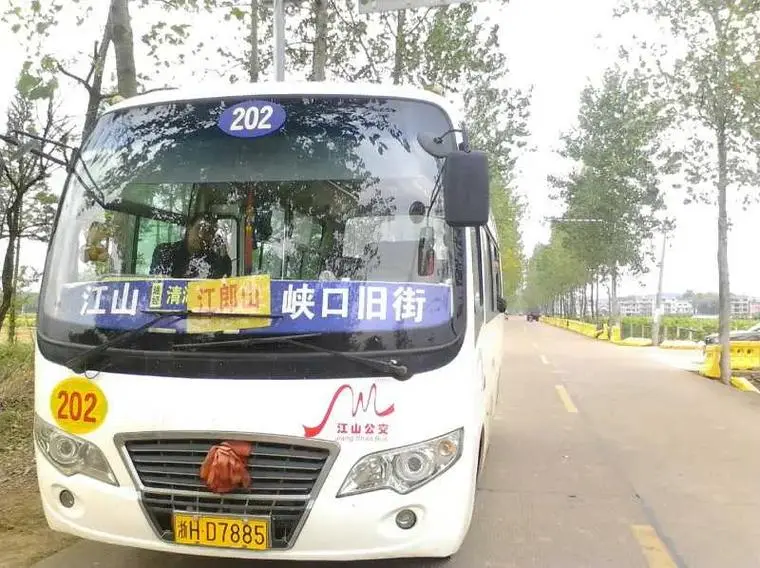 公交车上广告怎么收费，江山公交车做广告怎么收费