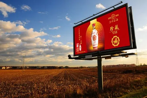 酒业公司在户外媒体投放策略，酒企行业对户外广告投放