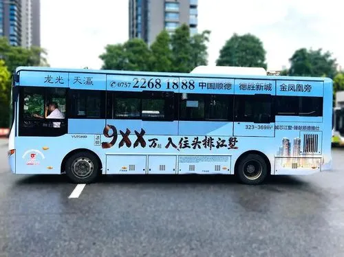 83路公交车广告牌多少钱（公交车广告价格）
