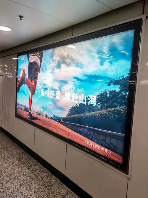 天桥地铁口灯箱广告价格（地铁灯箱广告投放费用）