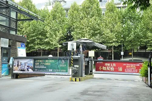小区道闸广告位收费价格表，让你的广告更具影响力！