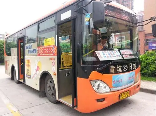 92路公交车广告牌多少钱（公交站广告价格）