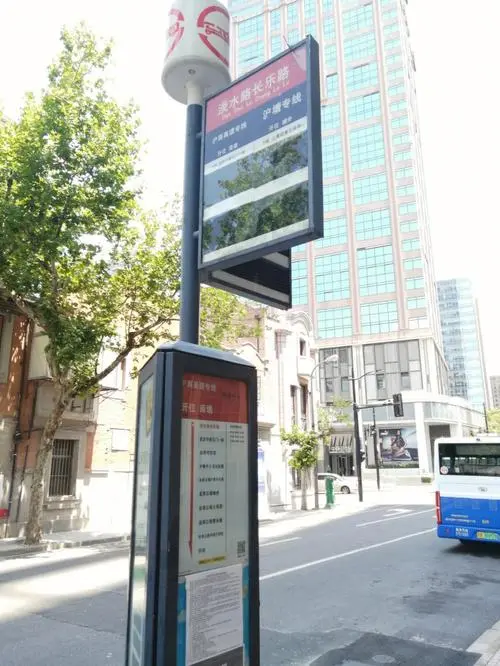 上海公交车站牌广告，上海公交站