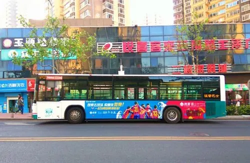 上海公交车身广告，上海公交车广告