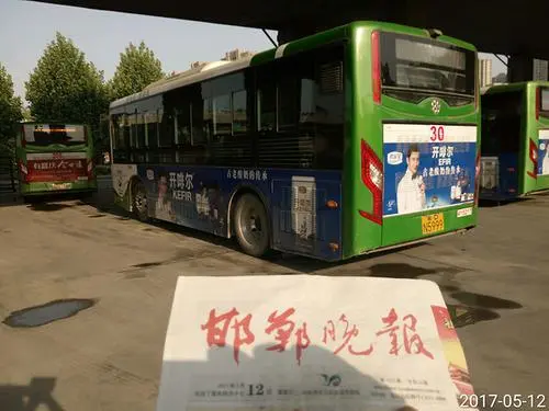 邯郸公交车一直打广告，邯郸公交站牌广告
