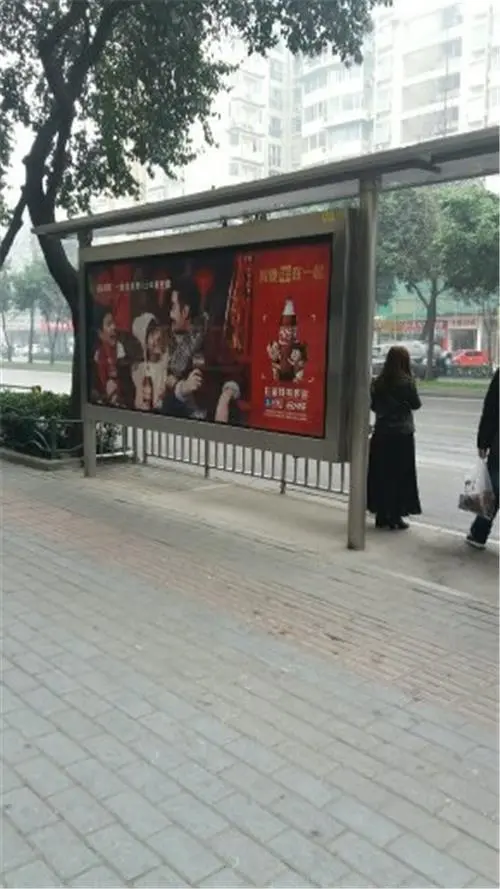成都公交站台广告多少钱（公交车站牌广告多少钱）