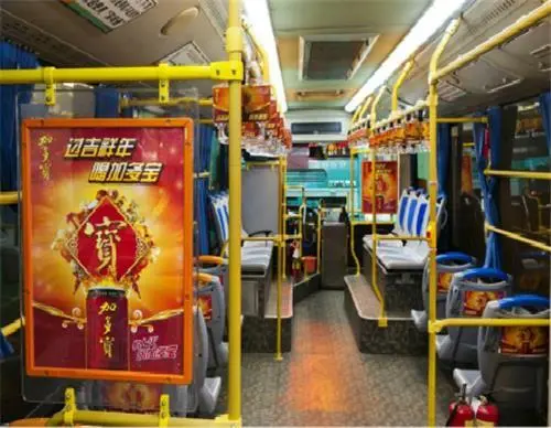 公交车上的广告怎么投（公交车上的广告怎么投放）