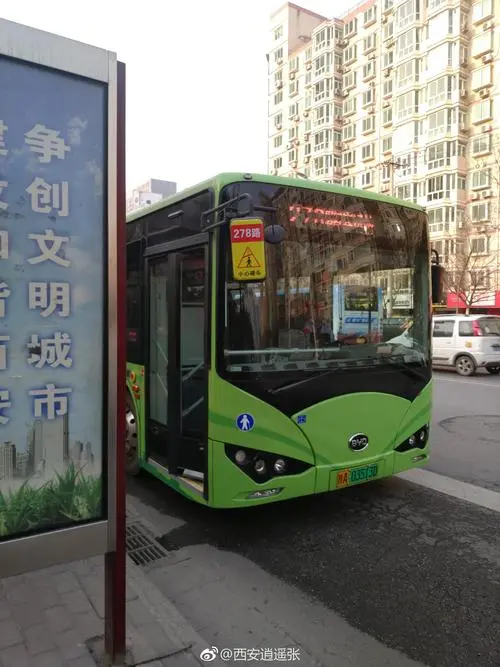 21路公交车广告牌多少钱（城市公交车广告价格）